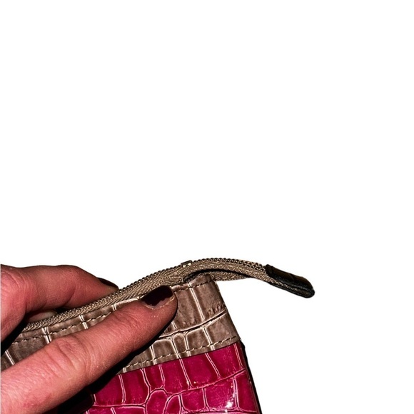 Vintage Guess Wristlet, Pink Exterior is excellent - Picture 11 of 13